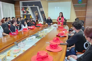 Đoàn sinh viên Trường Đại học Cần Thơ tham quan VWS