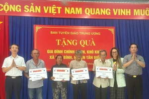 Những nụ cười hạnh phúc trong ngày Tân Hiệp Phát hỗ trợ kinh phí xây 3 nhà tình nghĩa tại Tây Ninh, Cao Bằng