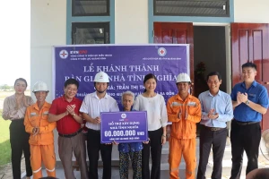Công ty Điện lực Quảng Bình khánh thành nhà tình nghĩa cho hộ nghèo