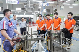 Công nghệ ô tô lương bao nhiêu? Cơ hội nghề nghiệp sau khi ra trường?