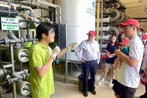 Bãi rác Đa Phước tổ chức huấn luyện vệ sinh viên an toàn và đón tiếp 60 học sinh trường Bắc Mỹ