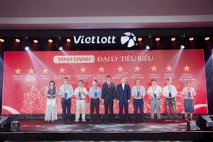 Vietlott vinh danh các đại lý, điểm bán hàng tiêu biểu sau hơn 8 năm triển khai kinh doanh