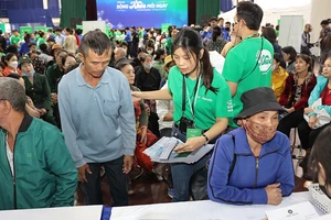 Quà sức khỏe dành cho 3.000 người dân TP.HCM vào ngày 15-12