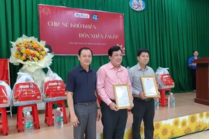 Chia sẻ yêu thương: Hỗ trợ quà Tết cho người dân khó khăn tại Cần Giờ