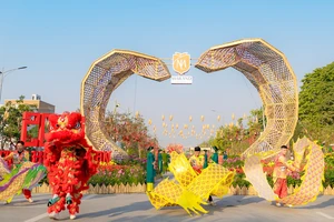 Home Hanoi Xuan 2025 chính thức khai hội, đón khách về du xuân