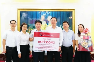 Agribank trao hàng nghìn phần quà Tết cho người nghèo, đối tượng chính sách tại TP.HCM