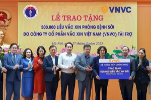 Bộ Y tế nhận nửa triệu liều vắc xin sởi từ Hệ thống tiêm chủng VNVC