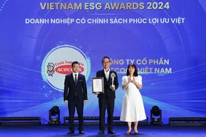 Acecook Việt Nam được vinh danh tại Vietnam ESG Awards 2024 với chính sách phúc lợi ưu việt
