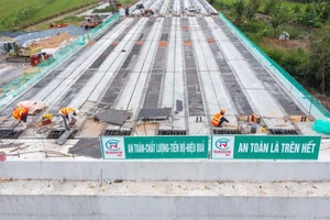 Cao tốc Châu Đốc – Cần Thơ – Sóc Trăng: Nỗ lực thi công, quyết tâm về đích đúng hẹn