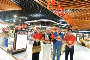 Chạm sắc Việt, ghi dấu tự hào trong từng khoảnh khắc chờ bay