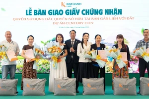 Kim Oanh Land bàn giao Sổ hồng đợt 1 cho cư dân hai dự án Century City và Legacy Central