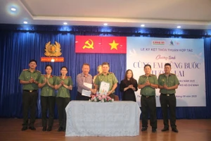 Ký kết chương trình 'Cùng em vững bước tương lai': Chung tay chăm lo hậu phương chiến sĩ