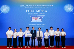 Phú Mỹ Hưng và Quỹ Đinh Thiện Lý trao tặng học bổng gần 8,8 tỷ đồng