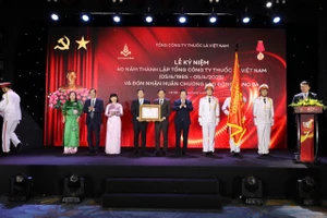 Vinataba 40 năm phát triển: Vinh dự đón nhận Huân chương Lao động hạng Ba