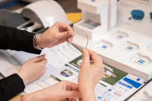 Tròng kính tại Hải Triều: Nói không với chất lượng 'tạm được'