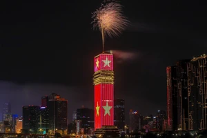 Saigon Marina IFC rực rỡ đêm pháo hoa với công nghệ ánh sáng hàng đầu 
