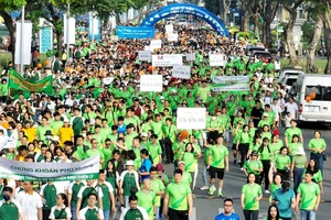 Chung tay quyên góp, mang tết ấm đến người nghèo