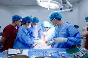 PhenikaaMec 'cứu' sản phụ song thai rau tiền đạo ra huyết âm đạo ồ ạt ở tuần 33 sinh con an toàn ở 36 tuần