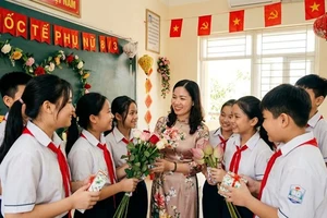 Top 10+ quà tặng 8-3 cho cô giáo thiết thực và ý nghĩa