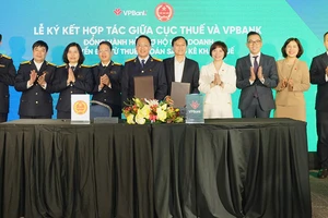 VPBank hợp tác Cục Thuế hỗ trợ 5,4 triệu hộ kinh doanh chuyển đổi từ thuế khoán sang kê khai