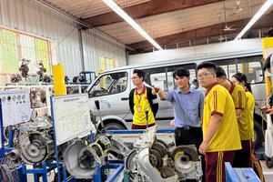 Học sinh trải nghiệm thực tế để định hướng nghề sớm