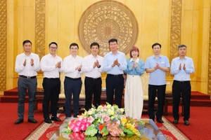 FPT làm việc với lãnh đạo tỉnh Ninh Bình, thúc đẩy hợp tác chuyển đổi số và giáo dục