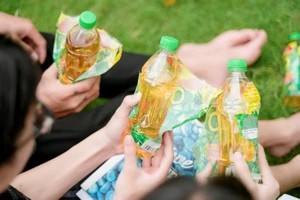 Điều gì khiến nhiều người hào hứng với thao tác 'xé nhãn – nhập mã' sau khi uống chai nước?