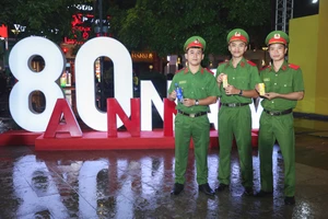 Vinamilk mang đến trạm tiếp năng lượng giữa Gala 'Tổ quốc bình yên'