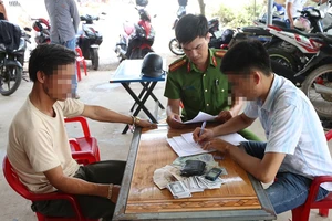 Bắt hai vụ đánh bạc trong ngày