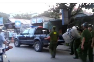 Thất tình, nam thanh niên cầm dao rượt người đi đường