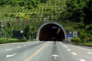 Hầm đường bộ Hải Vân sắp đóng cửa 30 phút mỗi ngày