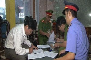 Bắt nguyên giám đốc trung tâm tư vấn dịch vụ việc làm