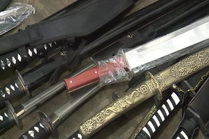 Phát hiện cả kho vũ khí 'nóng' tại cửa hàng tạp hóa