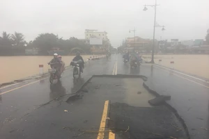 Chủ đầu tư lên tiếng vụ lũ lột lớp nhựa đường Đập Đá 