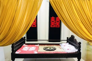 Xem chiếc giường tân hôn trong đám cưới xưa ở Huế 