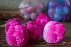 Làng hoa giấy 300 tuổi xứ Huế hối hả vào vụ Tết