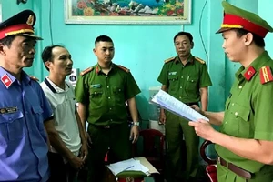 Bắt thêm 2 người trong đường dây đánh bạc trăm tỉ