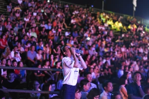 Dân cố đô náo nức xem tổng duyệt khai mạc Festival Huế