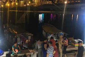 TP Huế nói gì về thuyền rồng 'chui' trên sông Hương