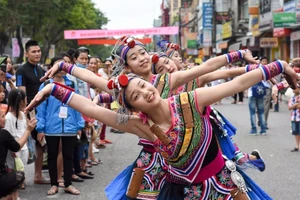 Mê mẩn vũ điệu đường phố của những cô gái Chiết Giang