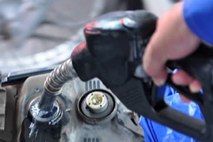 Phạt 2 cửa hàng xăng dầu 'có vấn đề' về chất lượng