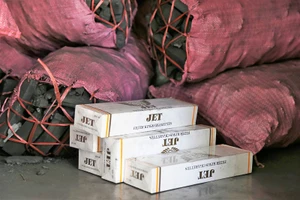 Bắt hơn 1000 gói thuốc Jet được ngụy trang trong bao chứa than