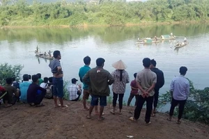 Tìm thấy thi thể nữ sinh lớp 8 nhảy sông tự tử