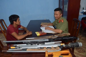 Triệu tập nhóm đối tượng mua bán linh kiện chế tạo súng