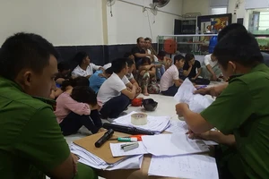 Phá sòng bạc có 2 người cảnh giới ở Huế