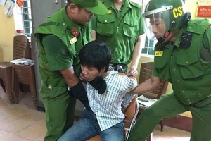 Đưa kẻ ngáo đá uy hiếp mẹ, dọa đốt nhà vào trại cai nghiện