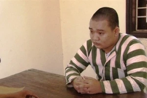 Sắm trang phục công an đi lừa người nhẹ dạ