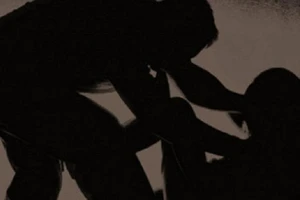 Bị phạt 200.000 đồng vì... sàm sỡ đồng nghiệp