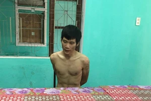 Kẻ ngáo đá xông vào nhà dân đòi đập phá tài sản