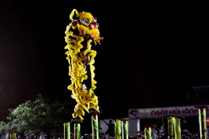 Tuyệt kỹ múa lân từ màn tranh tài Mai Hoa Thung 